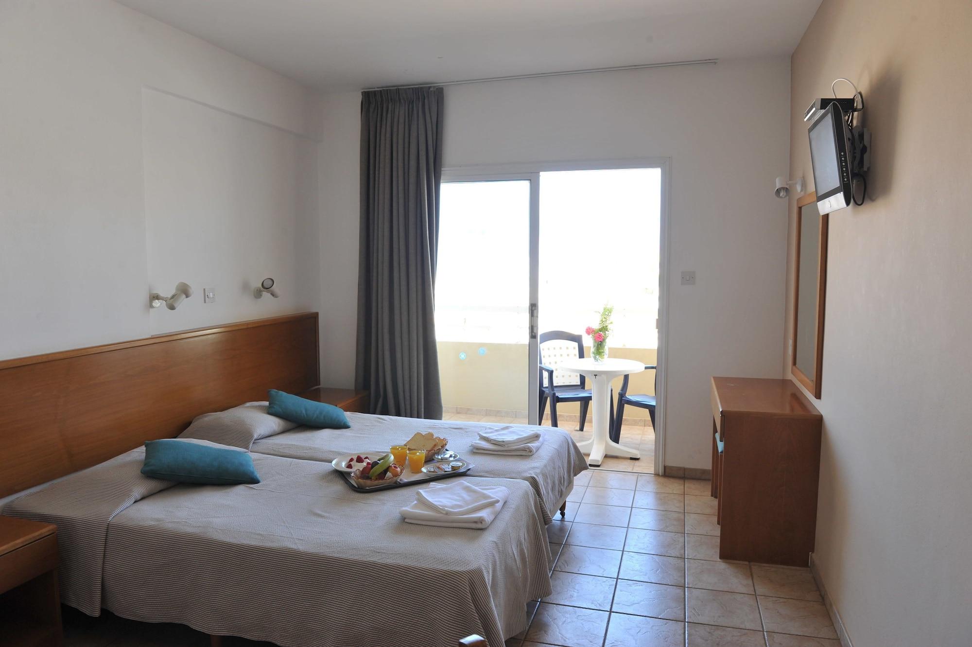 Captain Karas Holidays 3* פרוטאראס